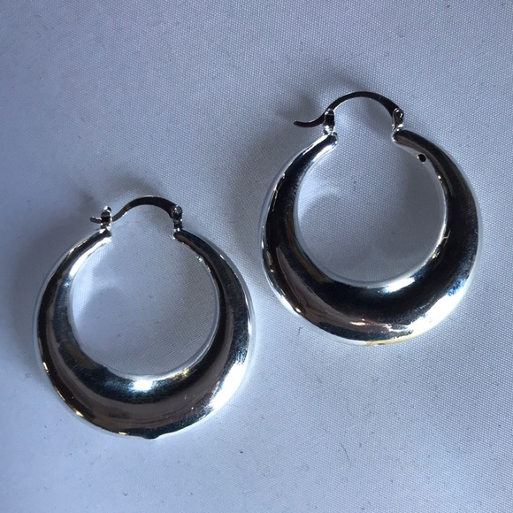 New! Silver Hoop Earrings - Picture 6 of 10